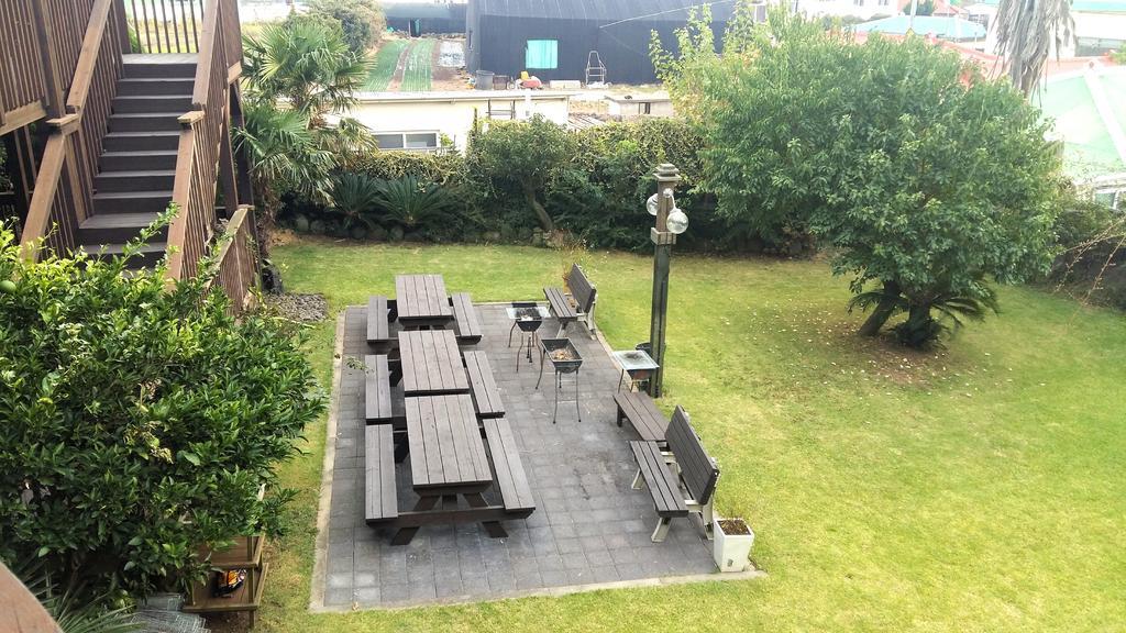 Namu Hyanggi Pension Jeju Exterior foto