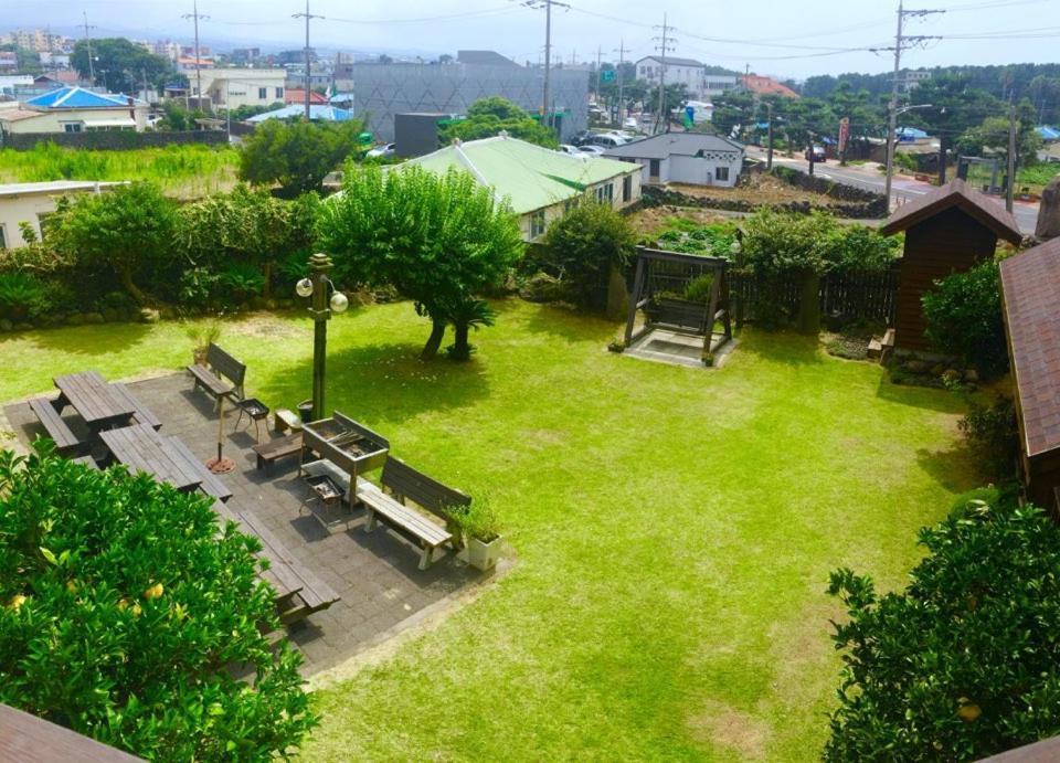 Namu Hyanggi Pension Jeju Exterior foto